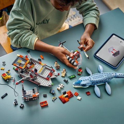 Klocki Jurassic World 77983 Atak mozazaura na łódź LEGO