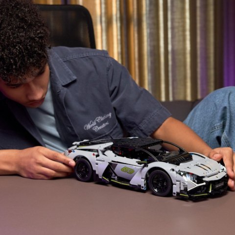 Klocki Technic 42214 Supersamochód Lamborghini Revuelto